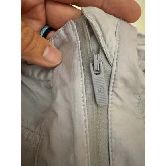 Lululemon In The Clear Hooded Jacket Silver Lilac Size 6 Lightweight Zip Front - Picture 4 of 9
